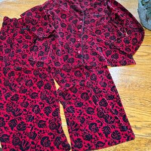 Cabernet by Sleep Sense black and red velour pajama set. Size Large.